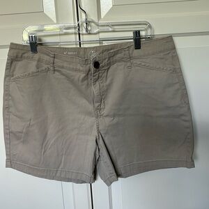 St. John's Bay khaki Women's Flat Front Chino Mid Rise 5” Short 14
